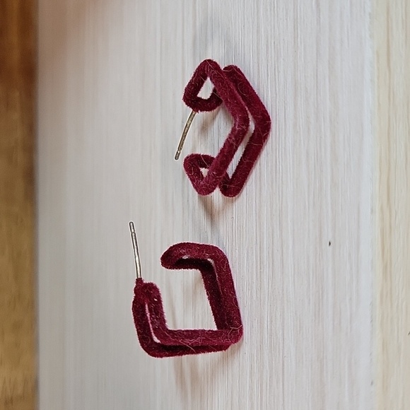 Velvet Flocked Huggie Earrings - Picture 4 of 7